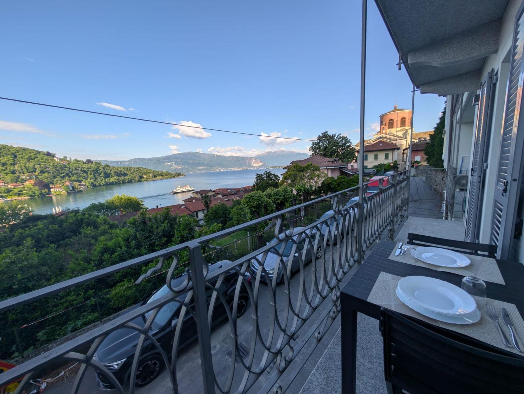 Appartamenti I Fiori Del Lago Лавено Екстериор снимка