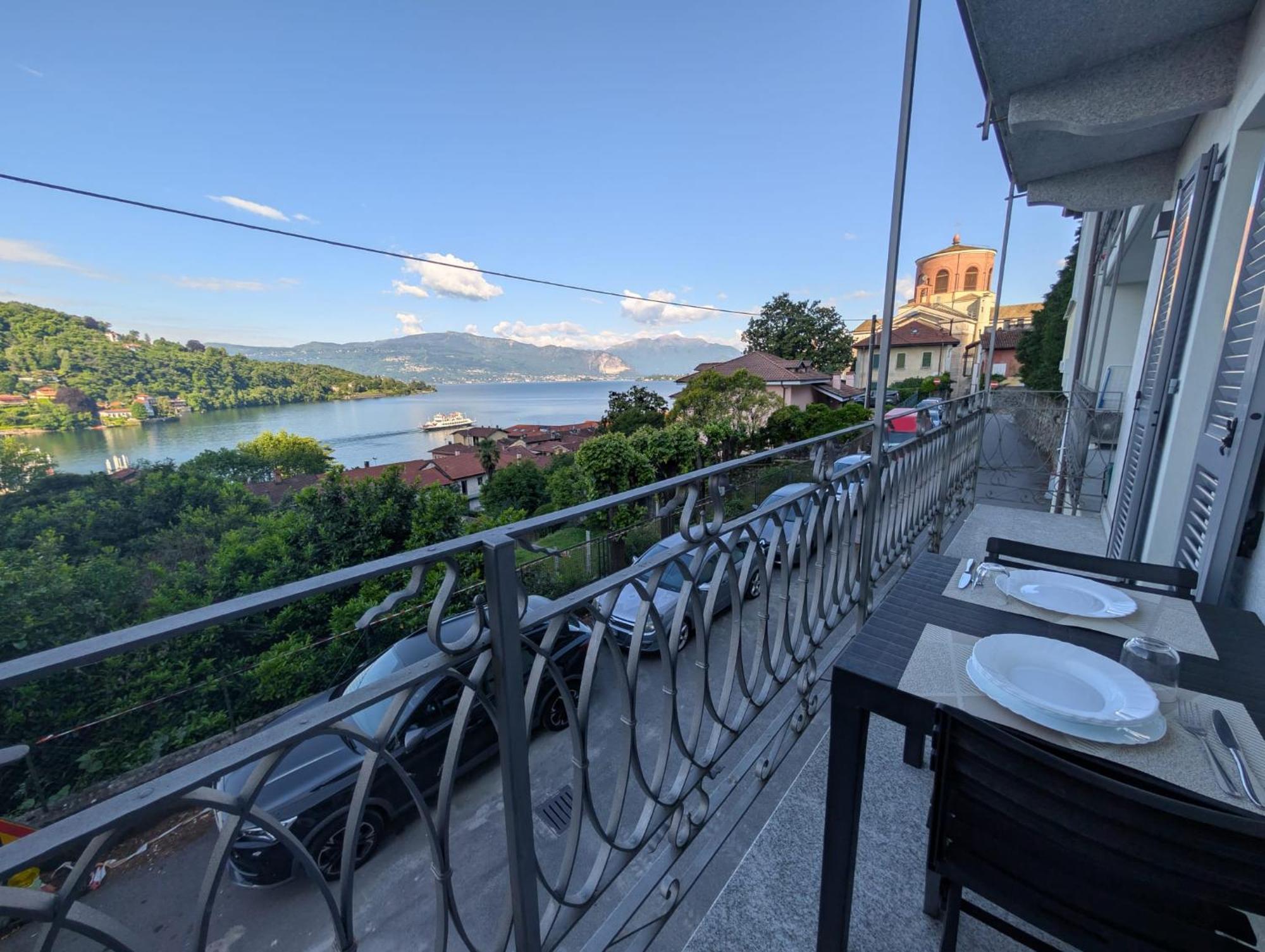 Appartamenti I Fiori Del Lago Лавено Екстериор снимка